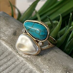 Avon Studio 1886 Turquoise Tides Statement Ring NEW goldtone pearl size 8